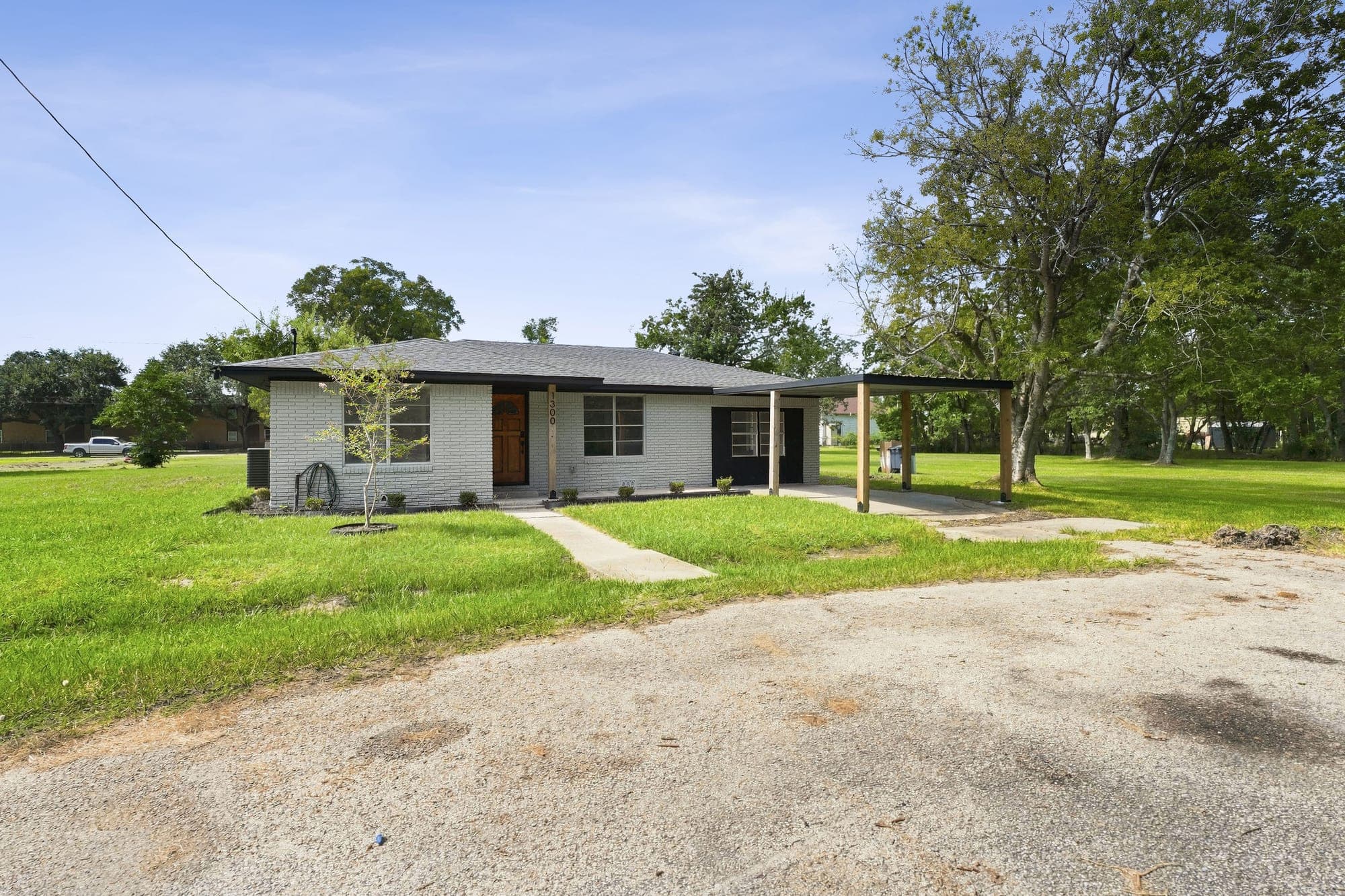Driveway & Frontage — 1300 Basin St