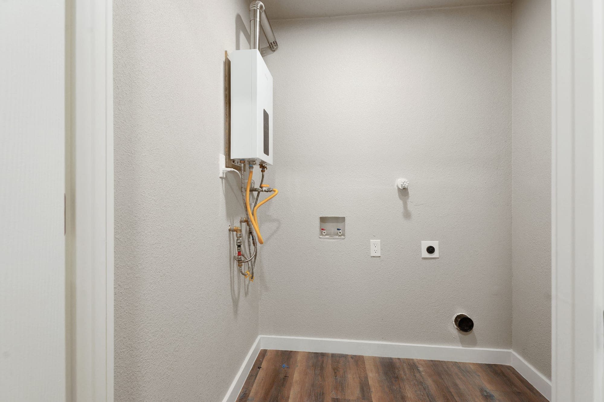 Laundry & Utility — 1300 Basin St
